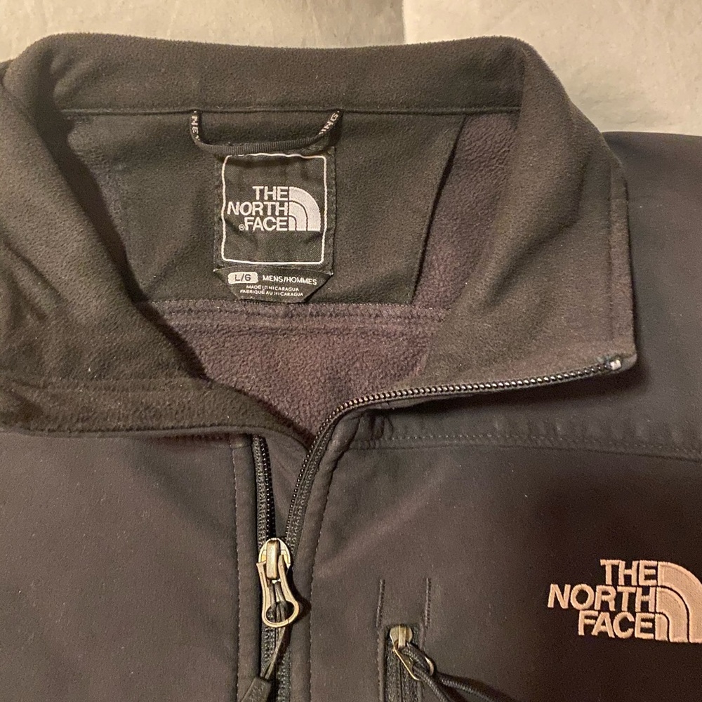 Large north face hardshell - Picture 4 of 5